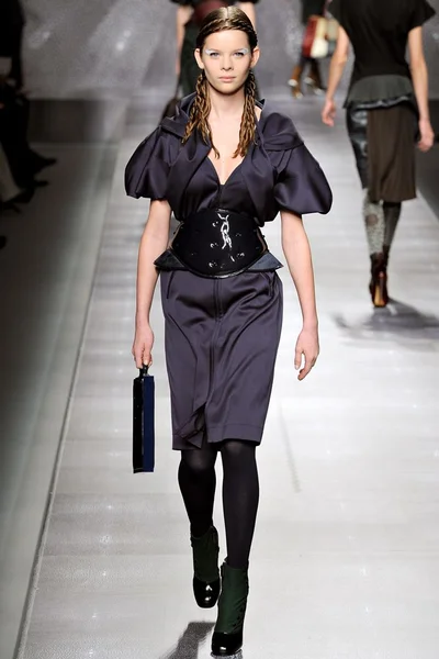 Look 10